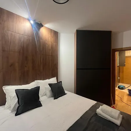 Balkan Square Apartment *